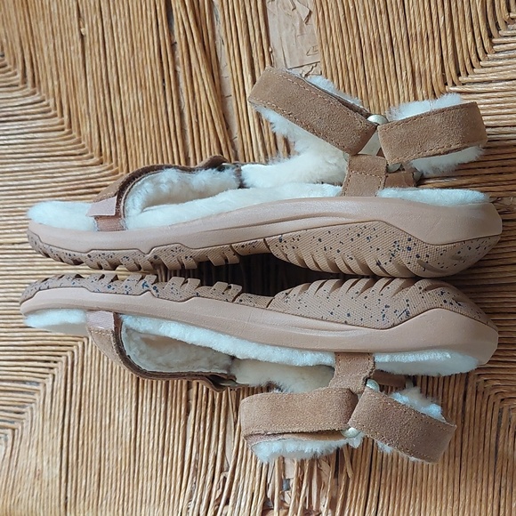Teva Hurricane Shearling Sandals *FINAL PRICE* - Picture 4 of 11